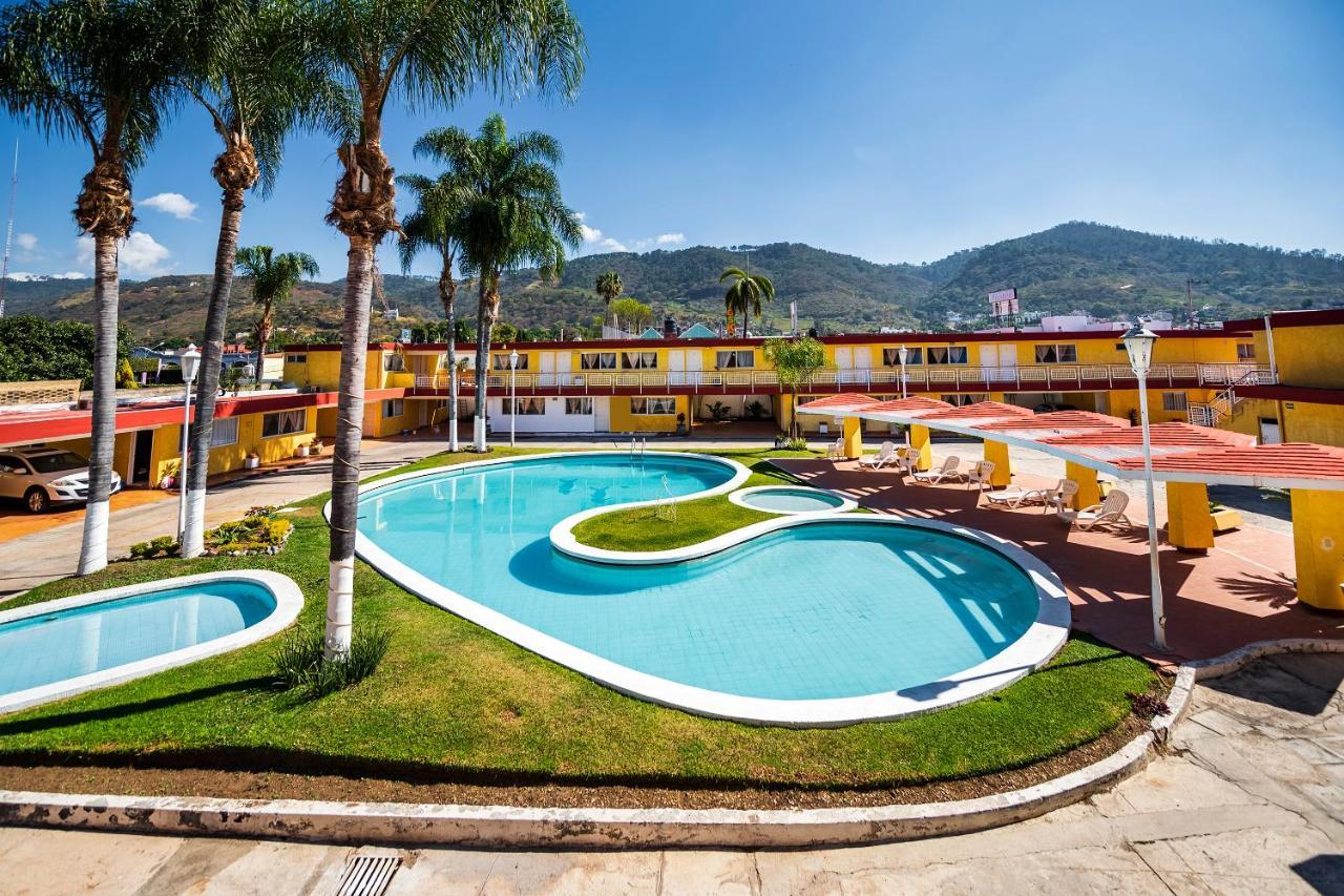 Capital O Colon, Ciudad Guzman Jalisco Hotel Exterior photo